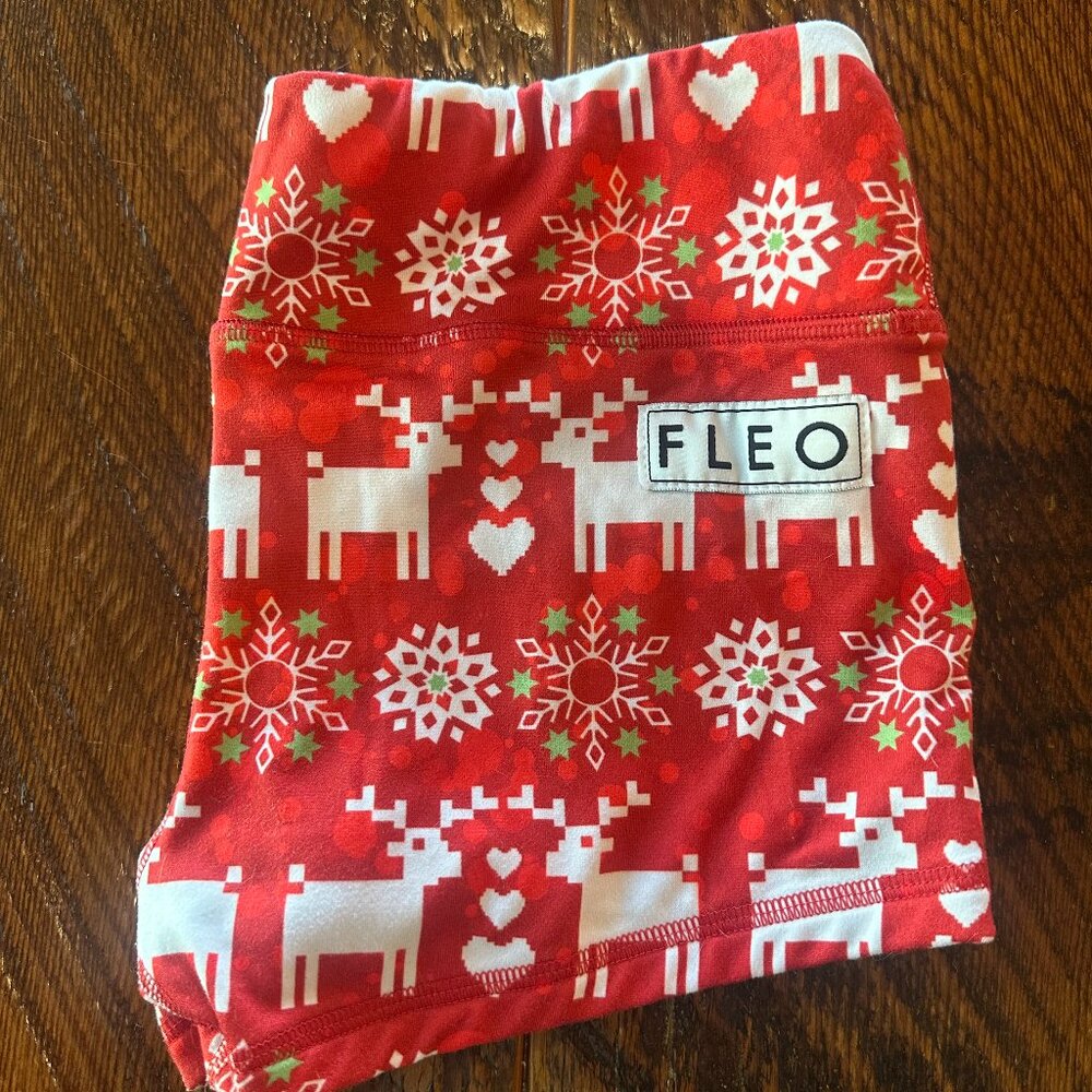 FLEO Limited Holiday Print Shorts Reindeer Snowflake M